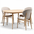 Mesa redonda em madeira clara com quatro cadeiras estofadas em tecido bege 120 x 120 x 75cm
